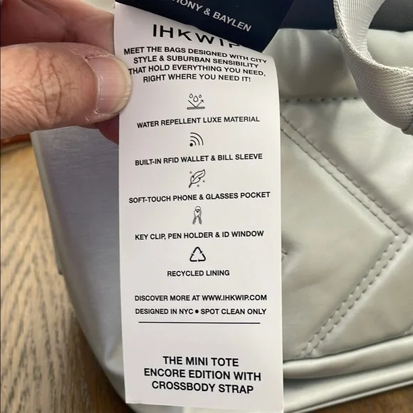 🆕❤️ with tags. Stylish Silver Women's Bag - Picture 5 of 5